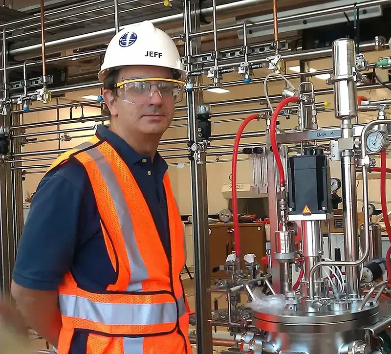 ILS Automation 的 Jeff DeCicco 与生物反应器